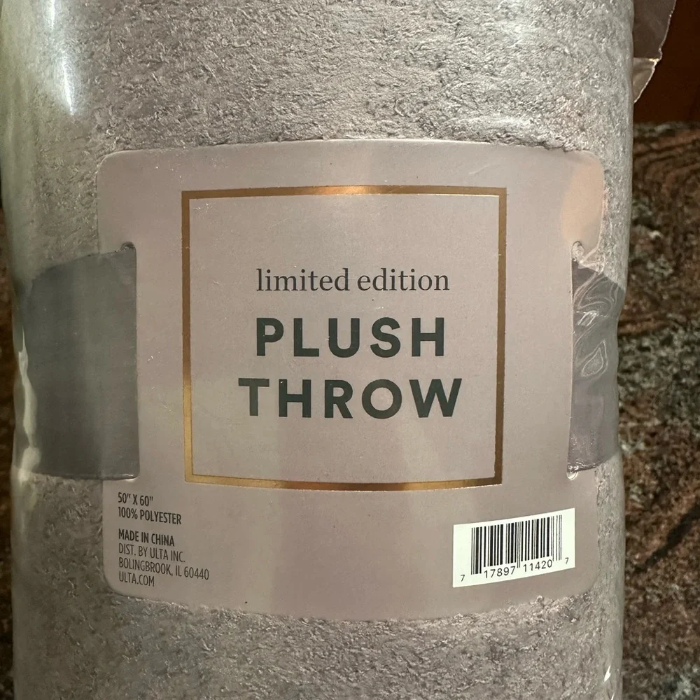 NWT Ulta limited edition plush throw